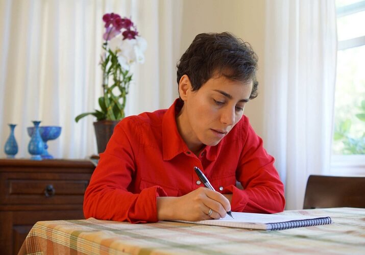 از تاختن به ریاضی تا تقدیم کتاب به یک ریاضیدان