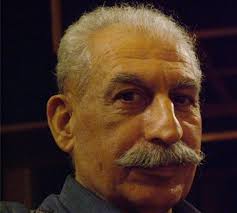 عاشق زمزمه میکند، فریاد نمیکشد