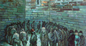 هوا خوری در حیاط زندان