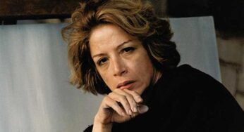 تلاقی رنگ‌ها و تعالی در نقاشی‌های زنی که منقلب می‌کند: ایران دَرّودی