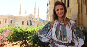 ویولن‌نوازیِ Andreea Runceanu در کوهستان